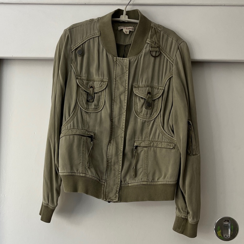 Utility-Style Olive Bomber Jacket for Women